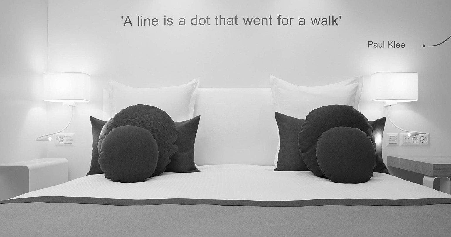 Chambre design de l'hôtel The Passage à Bâle